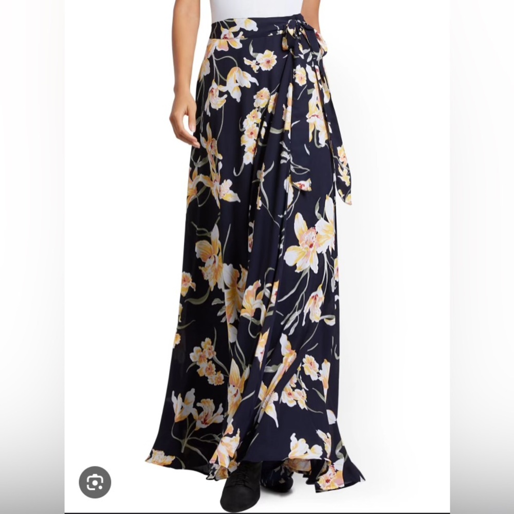 (New With Tags) New York and Company floral maxi skirt.